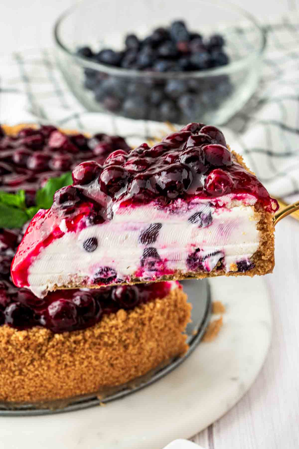 Transform Basic Cheesecake into a Masterpiece: Blueberry Topping Guide